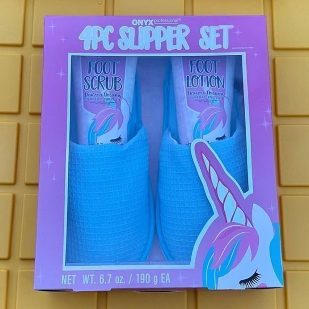 NWT Onyx‎ 4 Piece Slipper Set